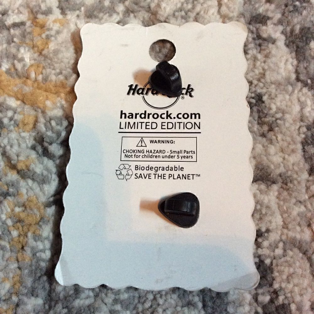 HARD ROCK CAFE BUDAPEST DOUBLE NECK GUITAR PIN! - Picture 4 of 4